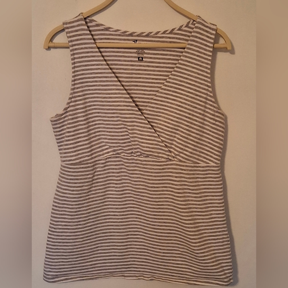 Elegant Striped Tank Top in Gray and White